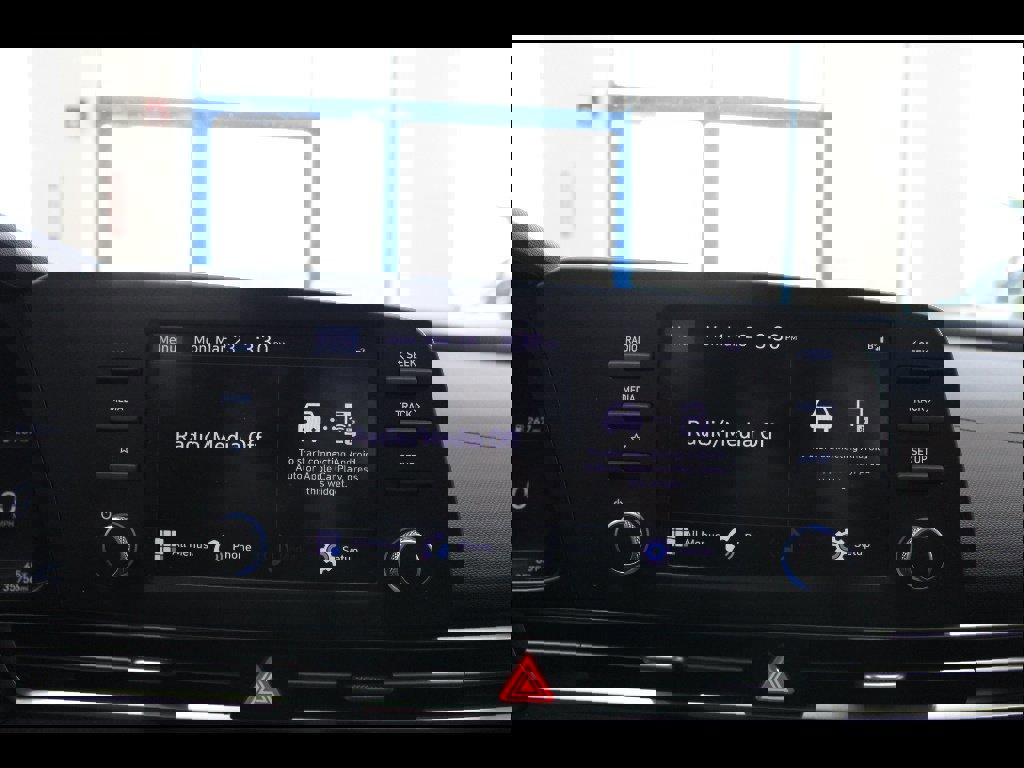 Used 2023 Hyundai Elantra SEL image 28