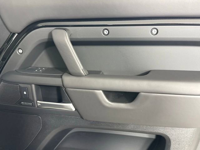 New 2026 Land Rover Defender 110 X-Dynamic SE AWD/4WD image 29