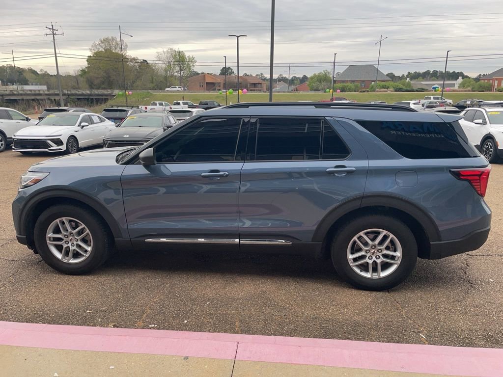 Used 2025 Ford Explorer Active w/ Active Comfort Package image 4