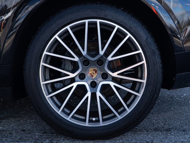 Certified 2022 Porsche Cayenne S image 13