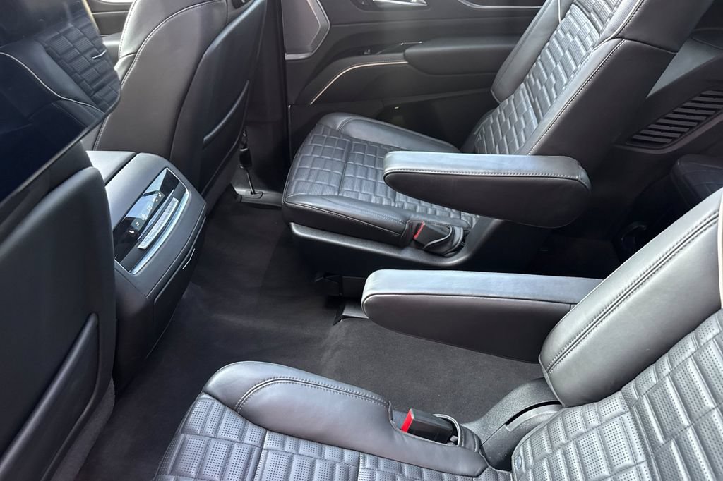 Used 2023 Cadillac Escalade Sport Platinum w/ LPO, ONYX Package AWD/4WD image 5