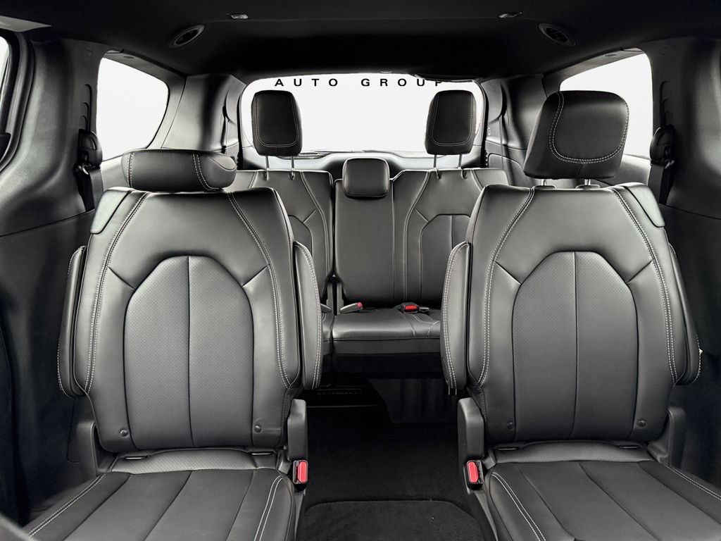 New 2026 Chrysler Pacifica Select FWD image 16