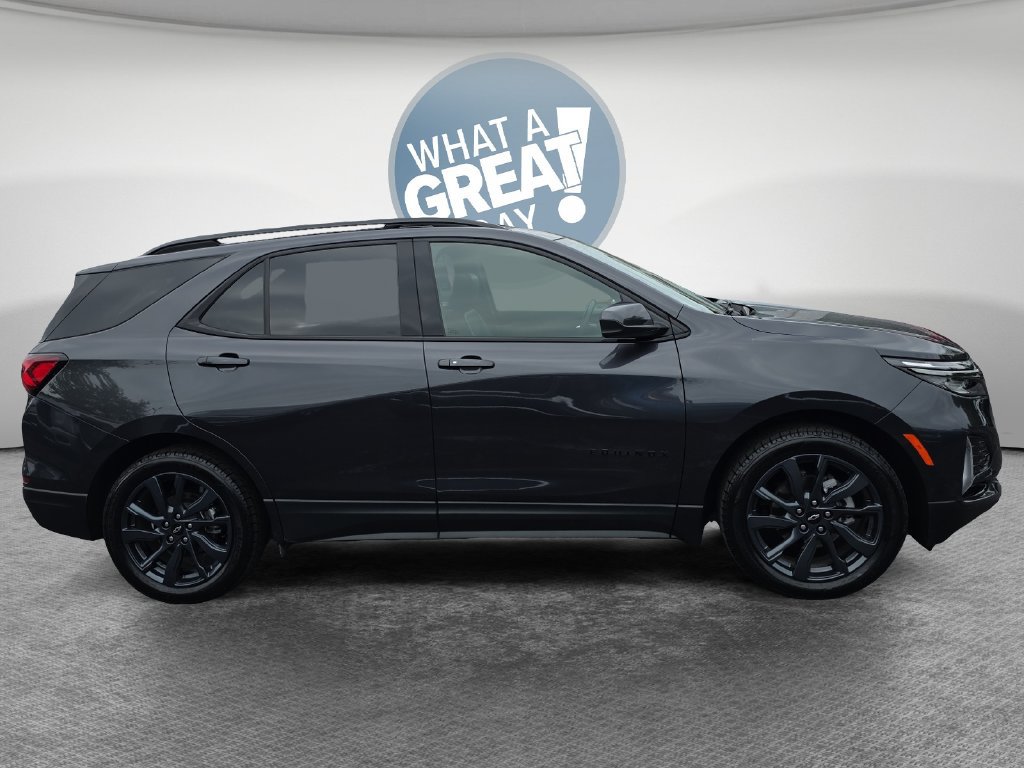 Used 2022 Chevrolet Equinox RS w/ LPO, Floor Liner Package FWD image 2