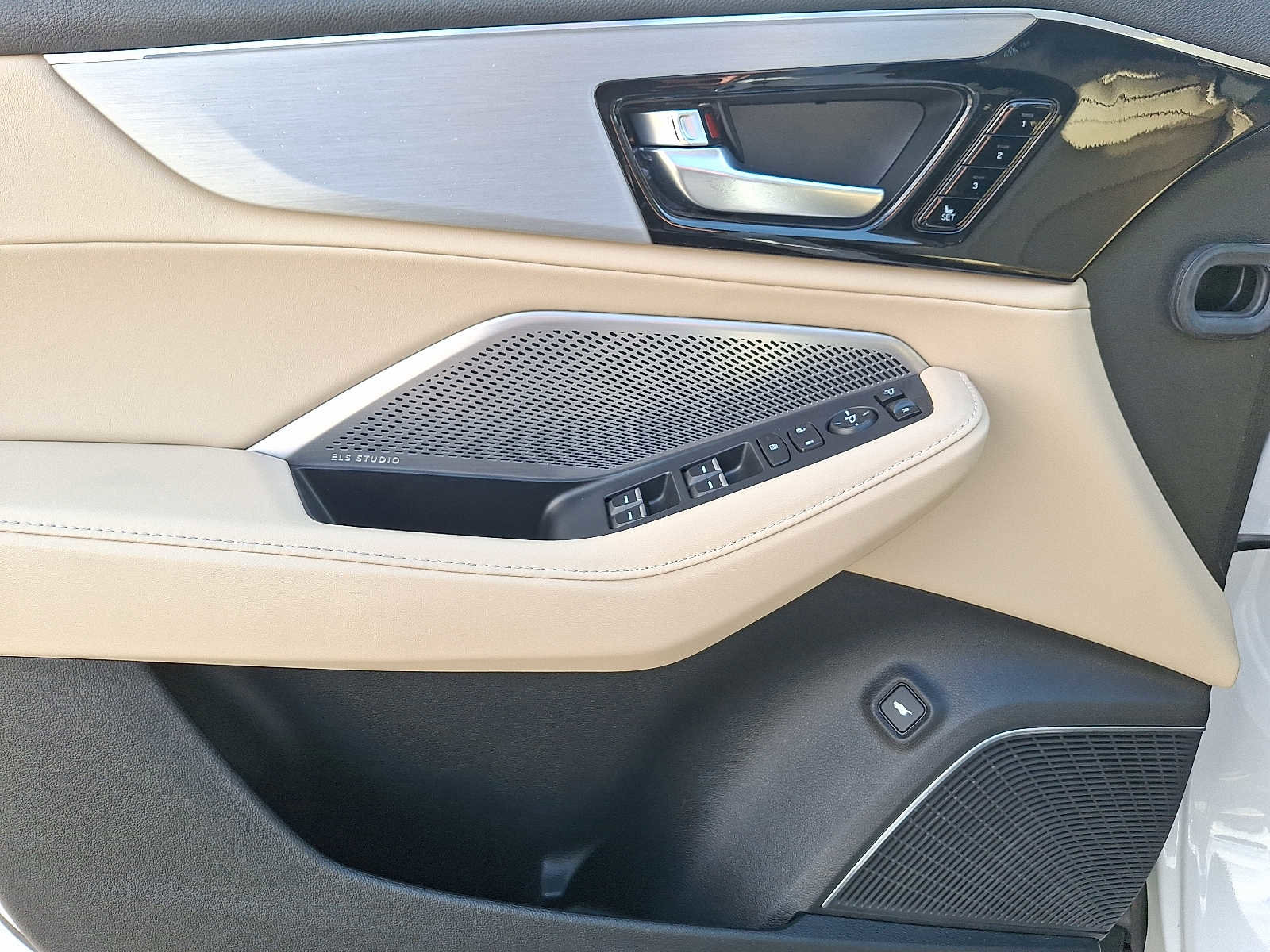 Used 2023 Acura MDX SH-AWD w/ Technology Package image 13