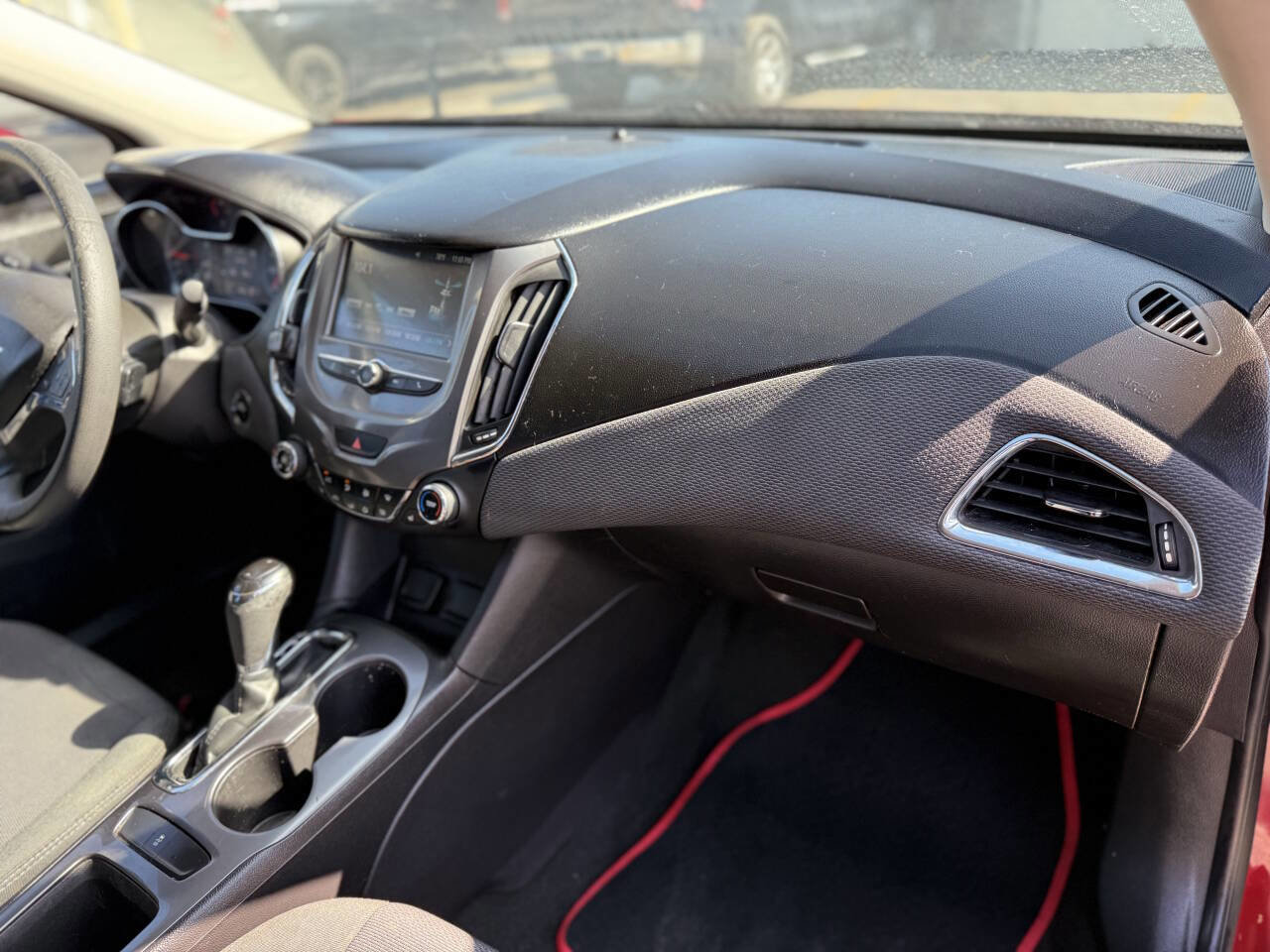 Used 2017 Chevrolet Cruze LT w/ Convenience Package image 26