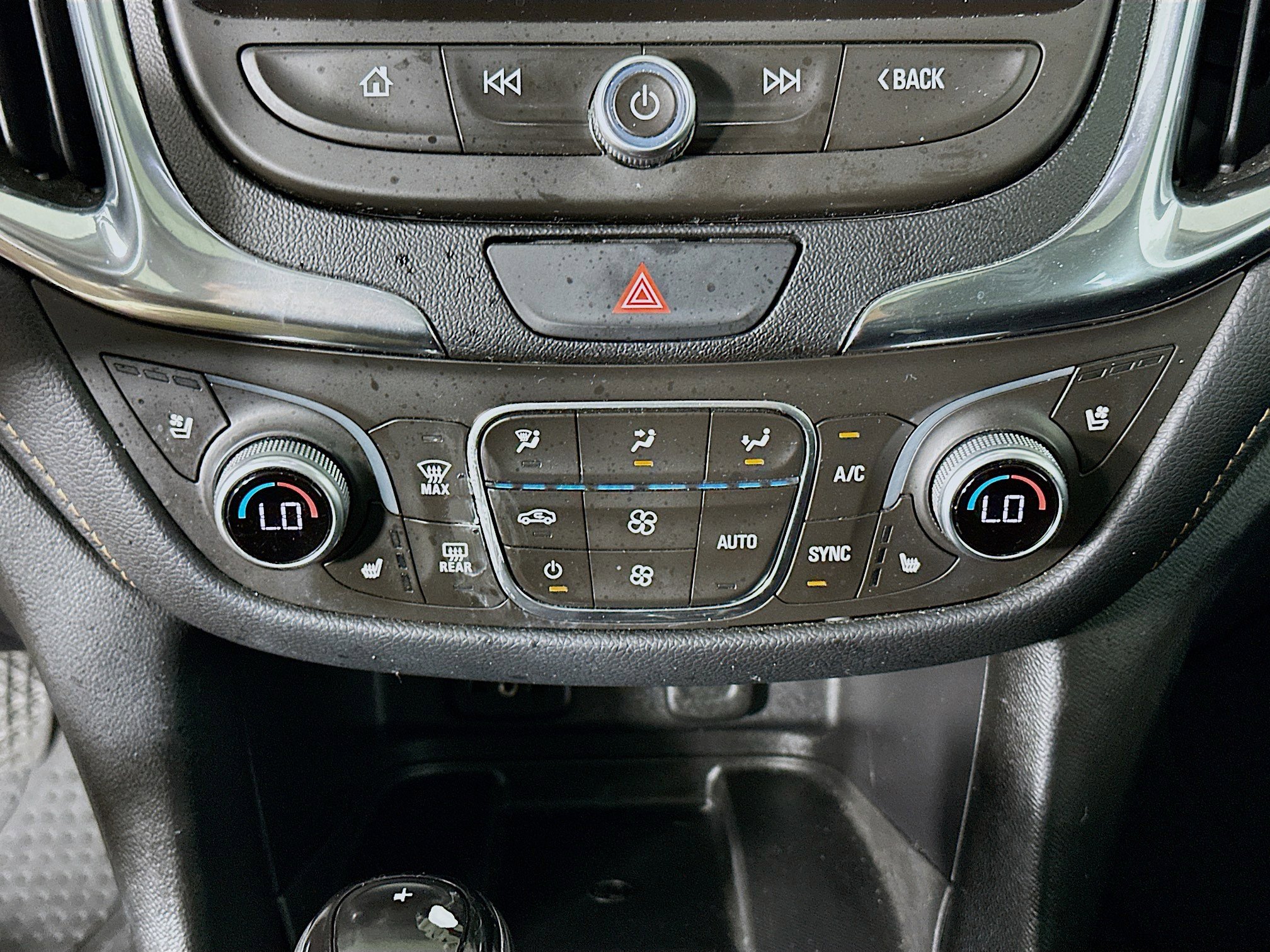 Used 2018 Chevrolet Equinox Premier FWD image 24