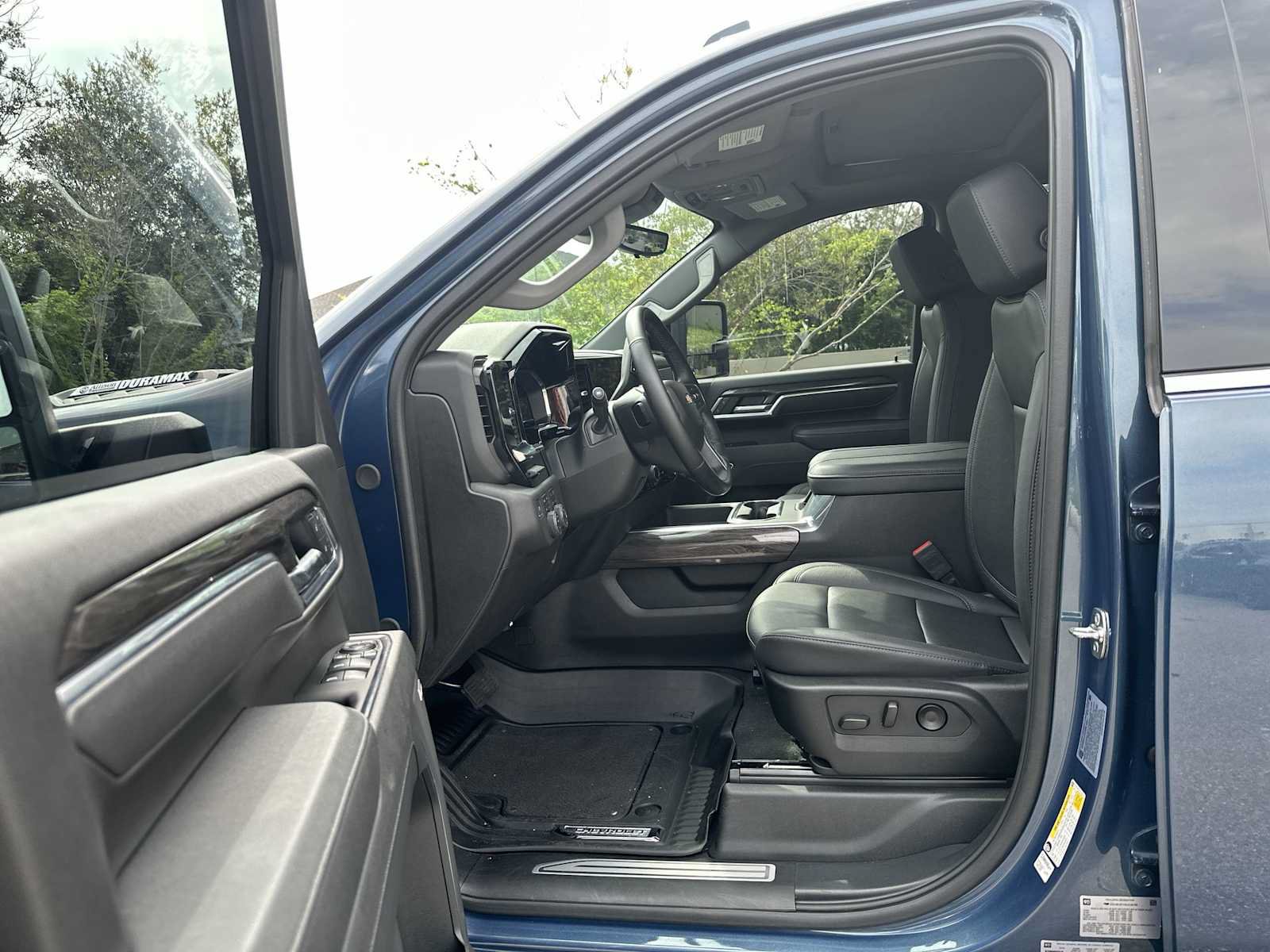 Certified 2025 Chevrolet Silverado 3500 LTZ w/ LTZ Premium Package AWD/4WD image 2