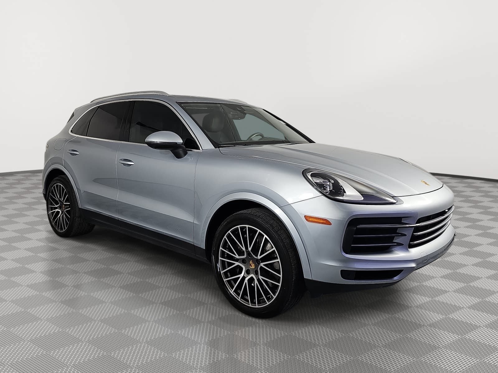 Used 2023 Porsche Cayenne Platinum Edition AWD/4WD image 2