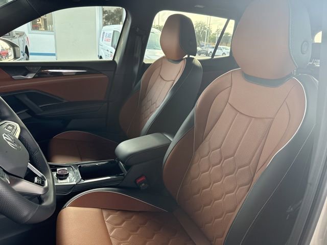 Used 2025 Volkswagen Tiguan SEL R-Line image 8