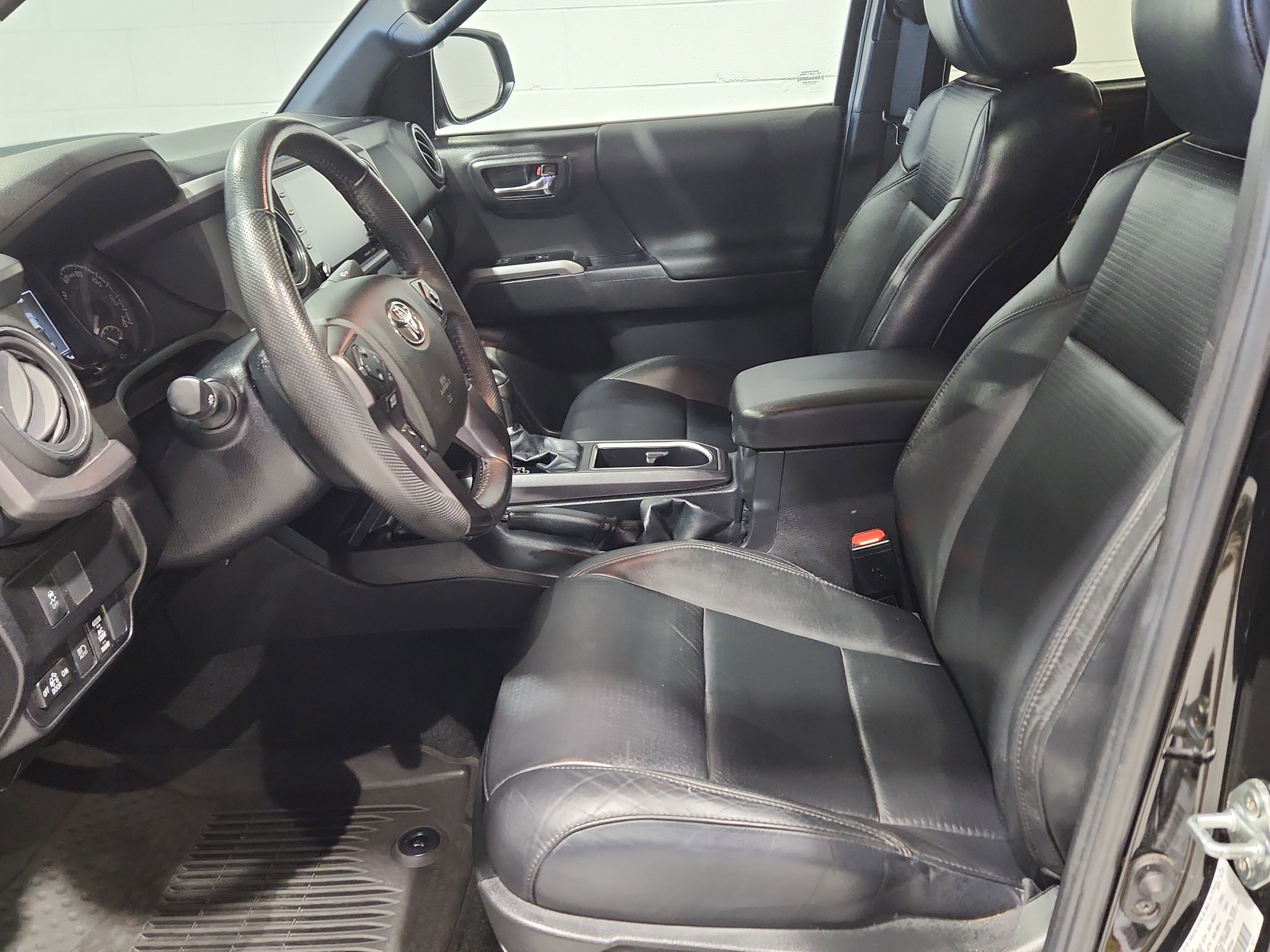 Used 2023 Toyota Tacoma TRD Off-Road image 4