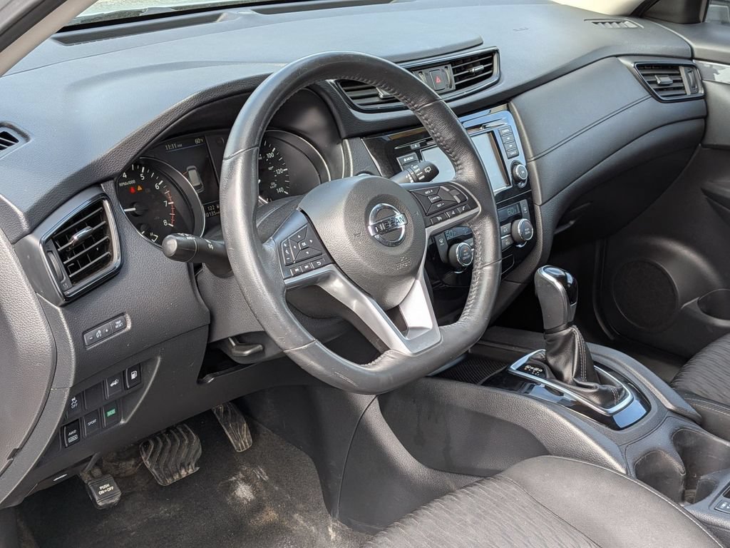 Used 2018 Nissan Rogue SV AWD/4WD image 12