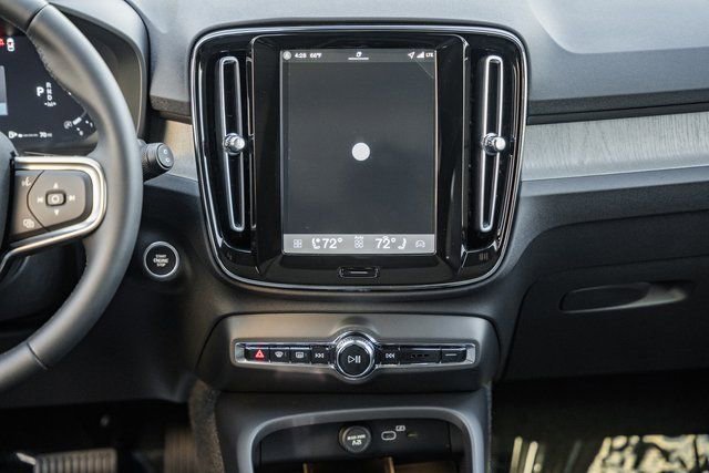 New 2026 Volvo XC40 B5 Ultra w/ Protection Package Premier image 21