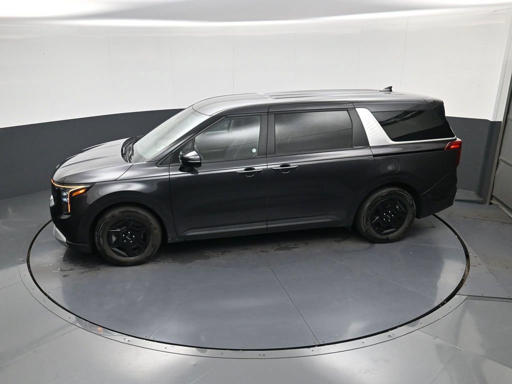 Used 2025 Kia Carnival FWD image 31