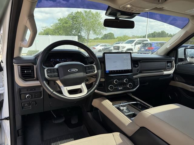 Used 2022 Ford Expedition Limited image 17