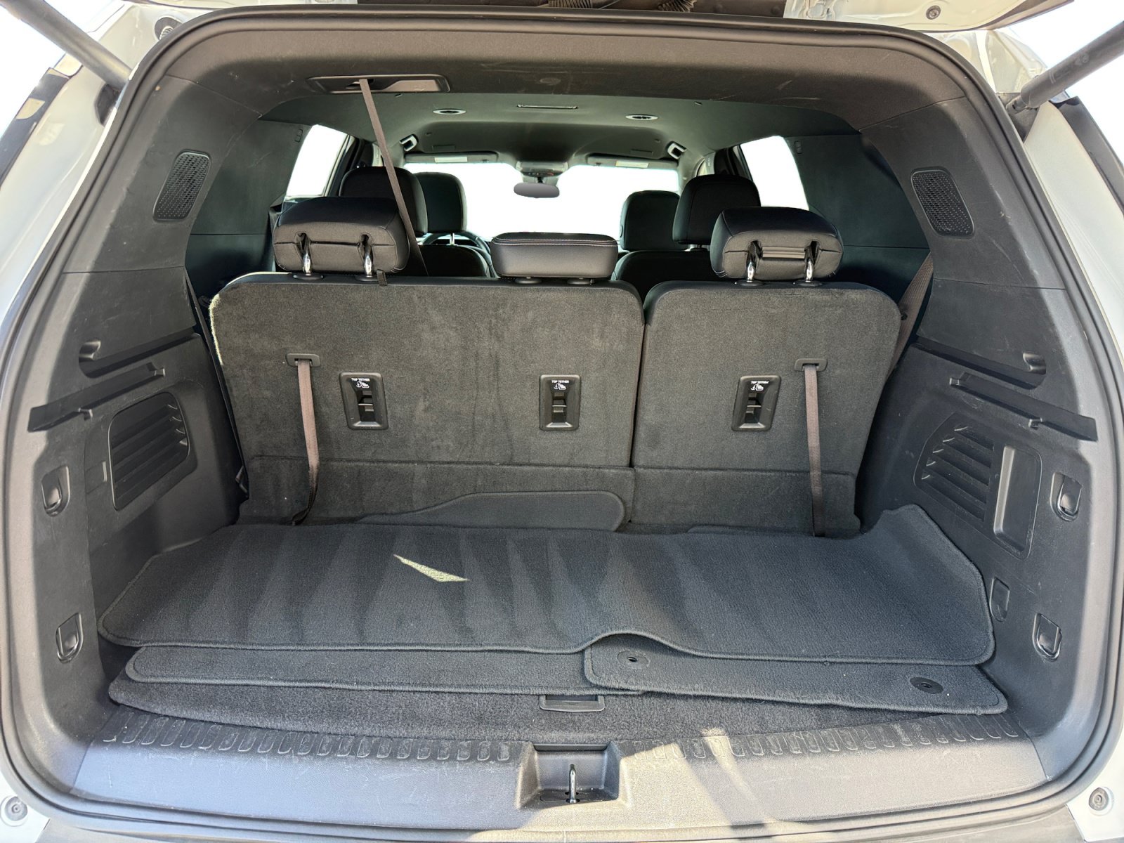 Used 2025 Chevrolet Traverse LT FWD image 17
