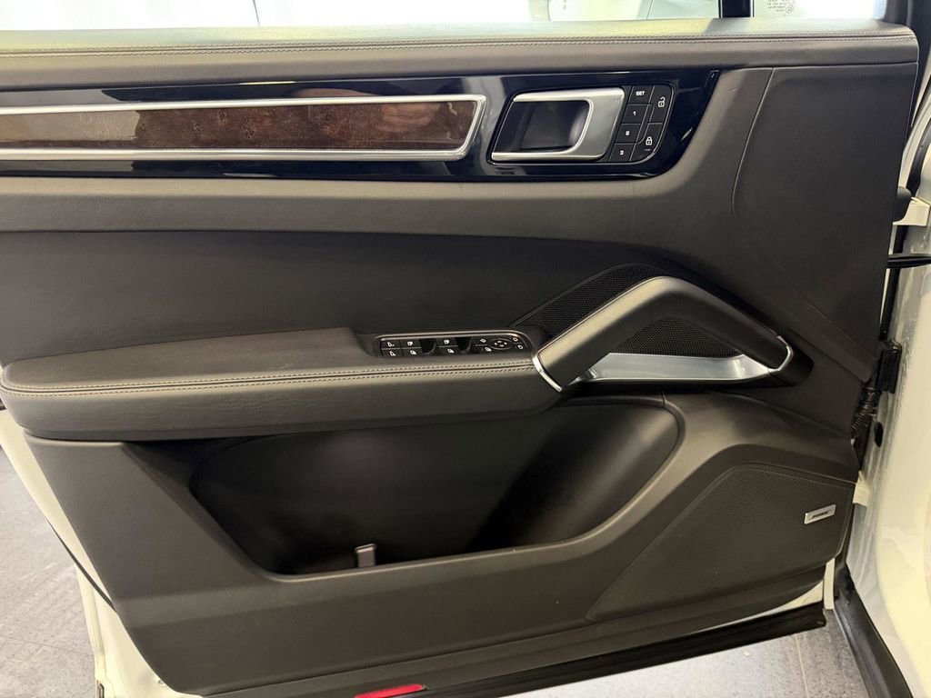 Certified 2023 Porsche Cayenne Turbo AWD/4WD image 15