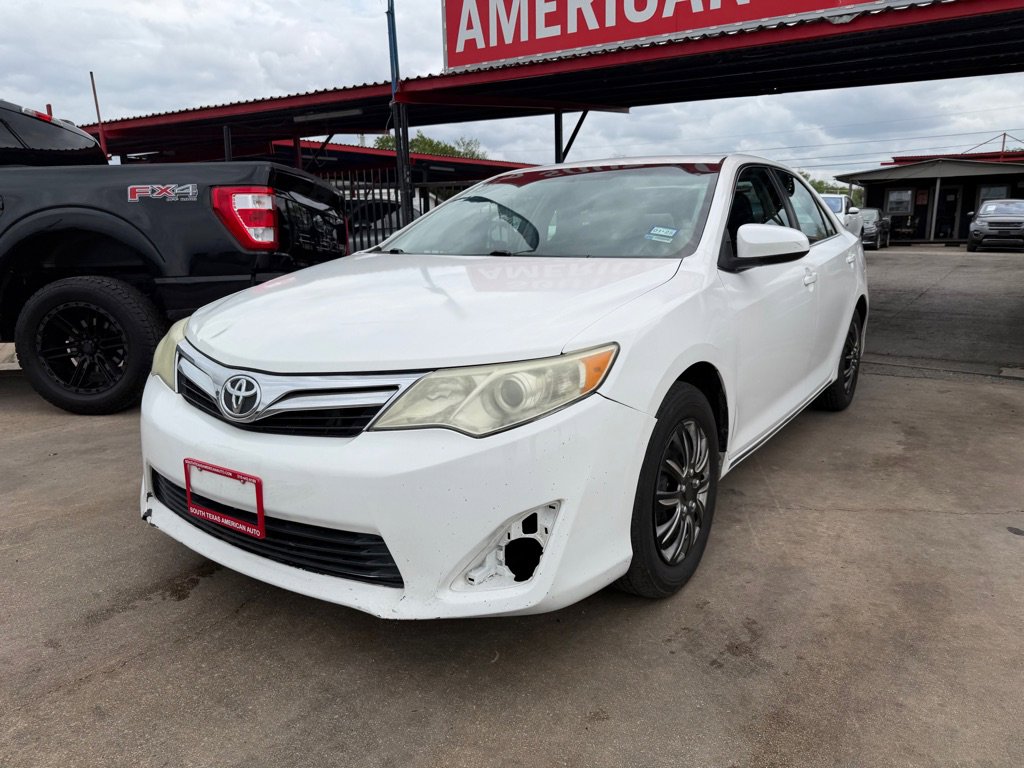 Used 2014 Toyota Camry LE image 9