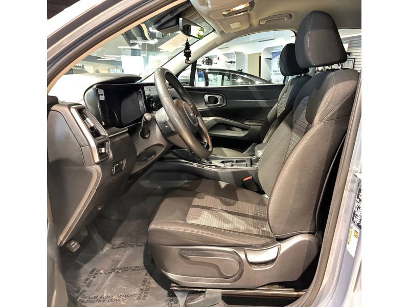 Used 2023 Kia Sorento LX AWD/4WD image 14