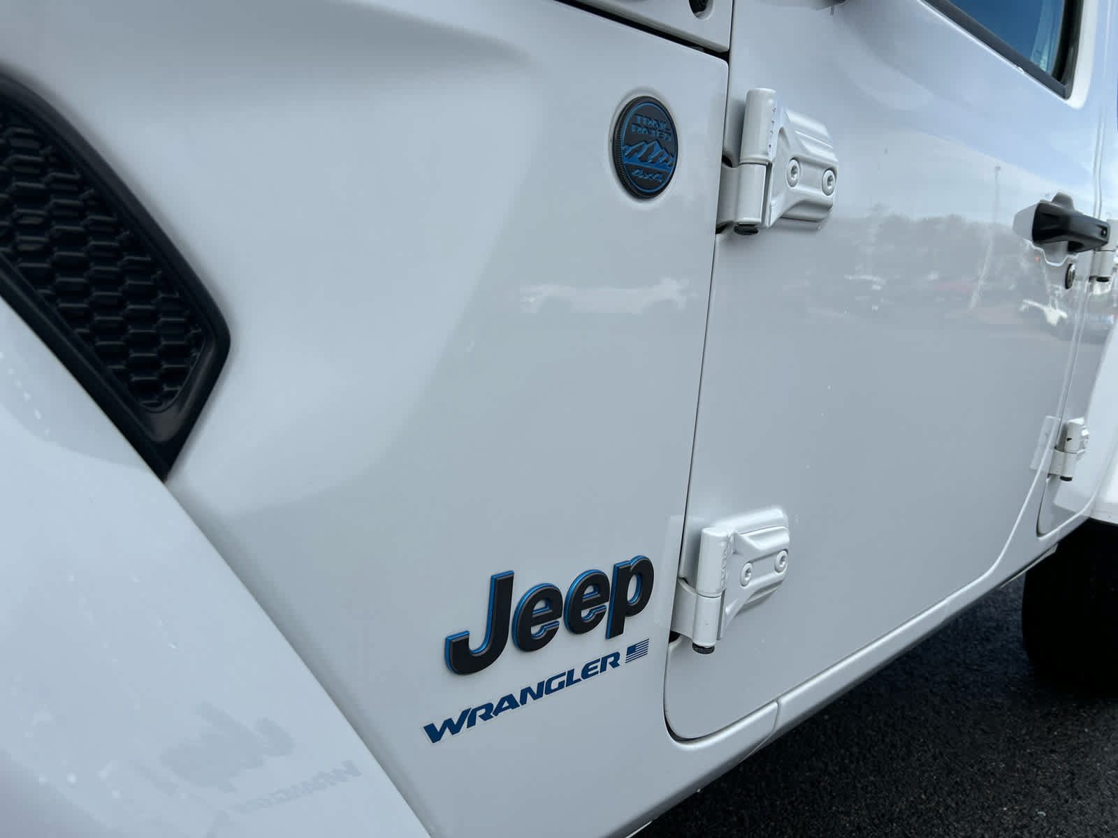 Used 2024 Jeep Wrangler Unlimited w/ Convenience Group AWD/4WD image 16