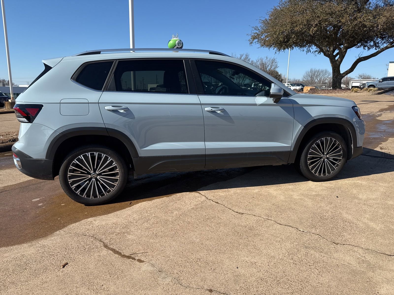 Used 2025 Volkswagen Taos SE image 8