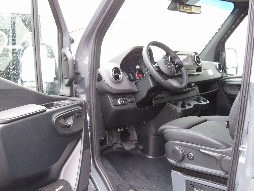 New 2025 Mercedes-Benz Sprinter 2500 image 10