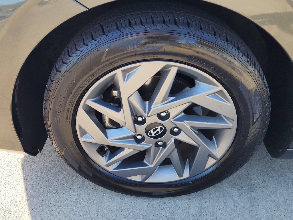 Used 2024 Hyundai Elantra SEL FWD image 10