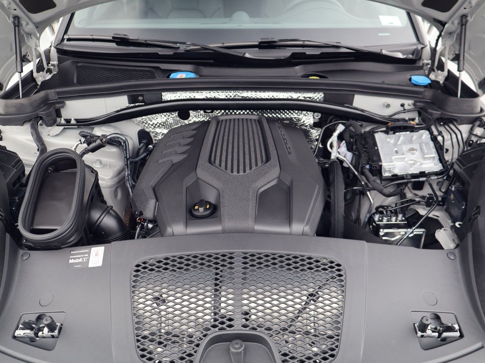 New 2026 Porsche Macan AWD/4WD image 25