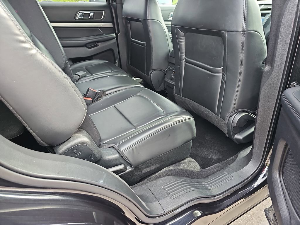 Used 2019 Ford Explorer XLT w/ Equipment Group 202A AWD/4WD image 14
