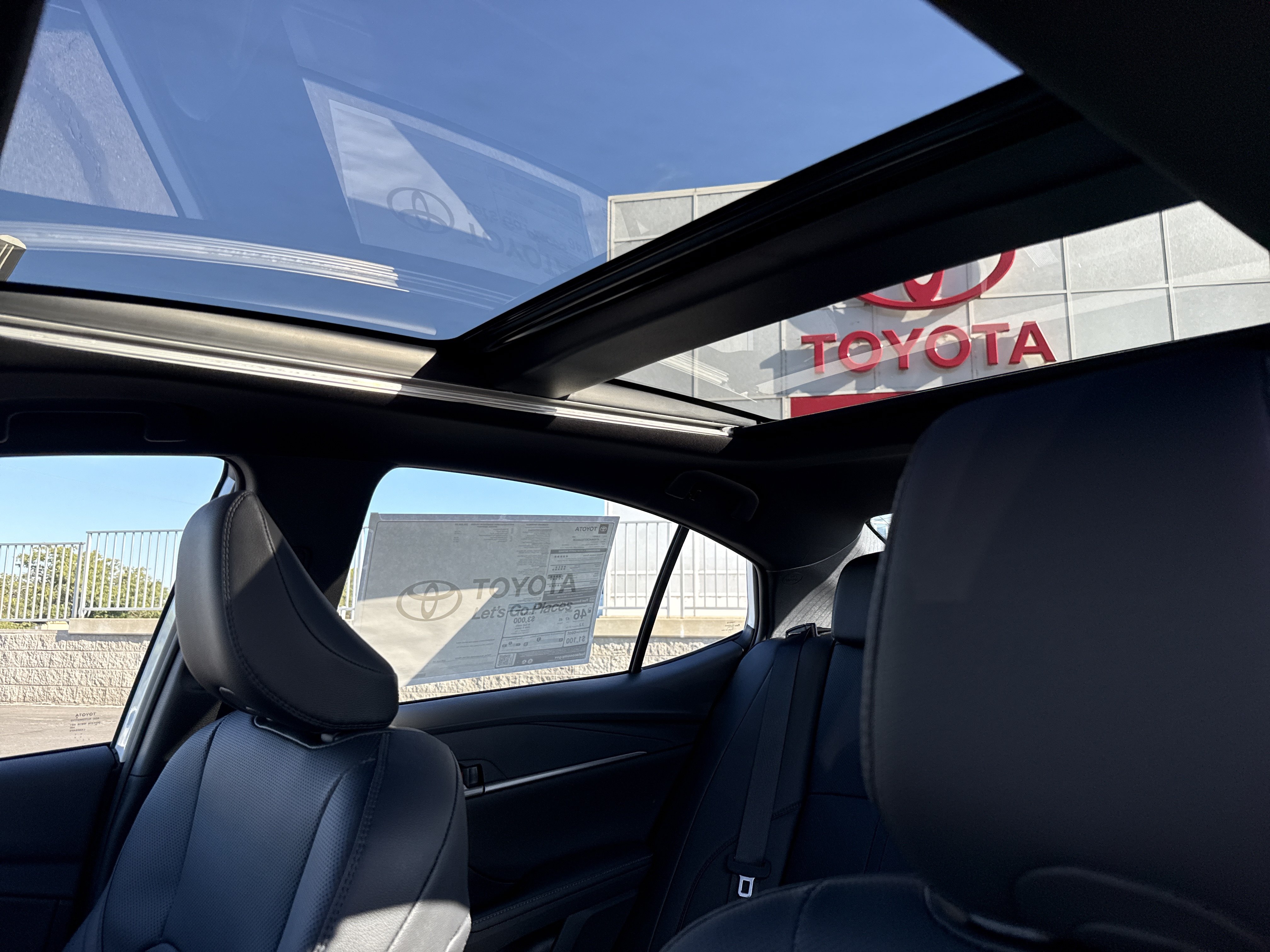 New 2026 Toyota Camry Hybrid FWD image 18