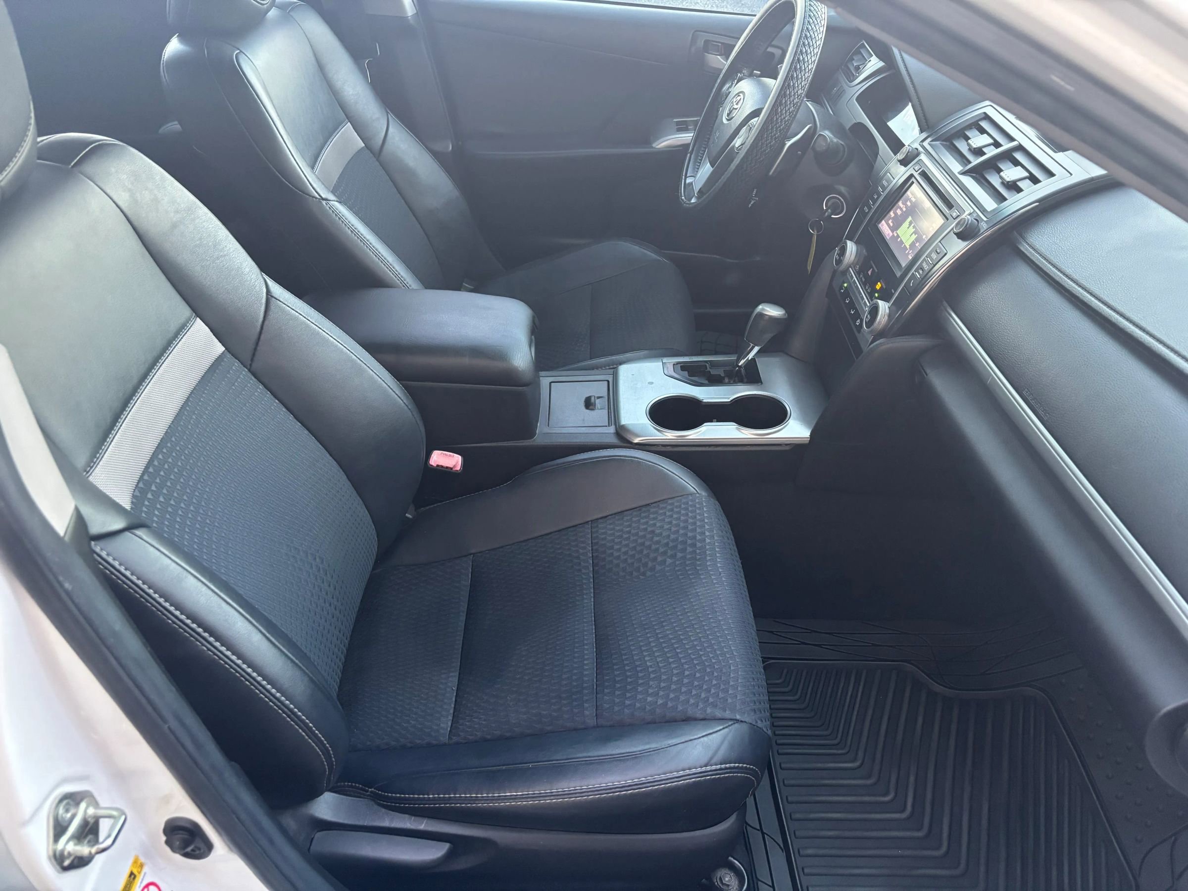 Used 2014 Toyota Camry SE image 11