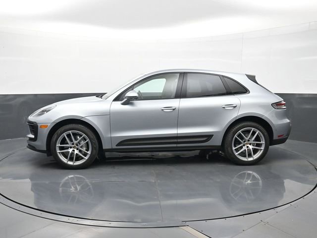 Certified 2022 Porsche Macan AWD/4WD image 2