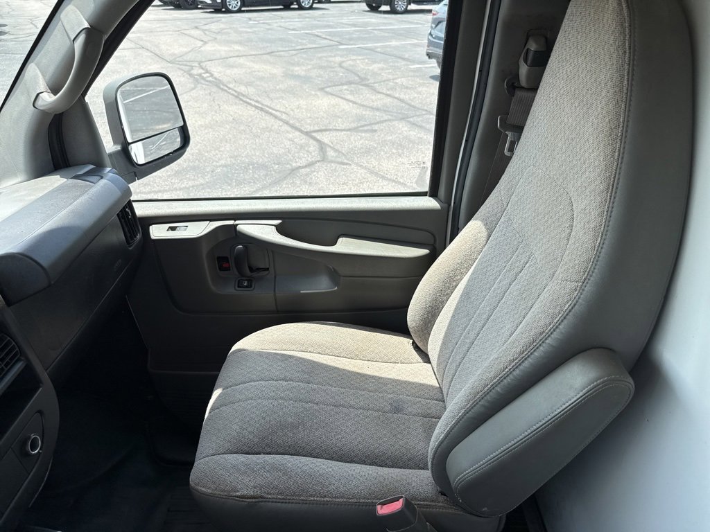 Used 2013 GMC Savana 3500 image 23