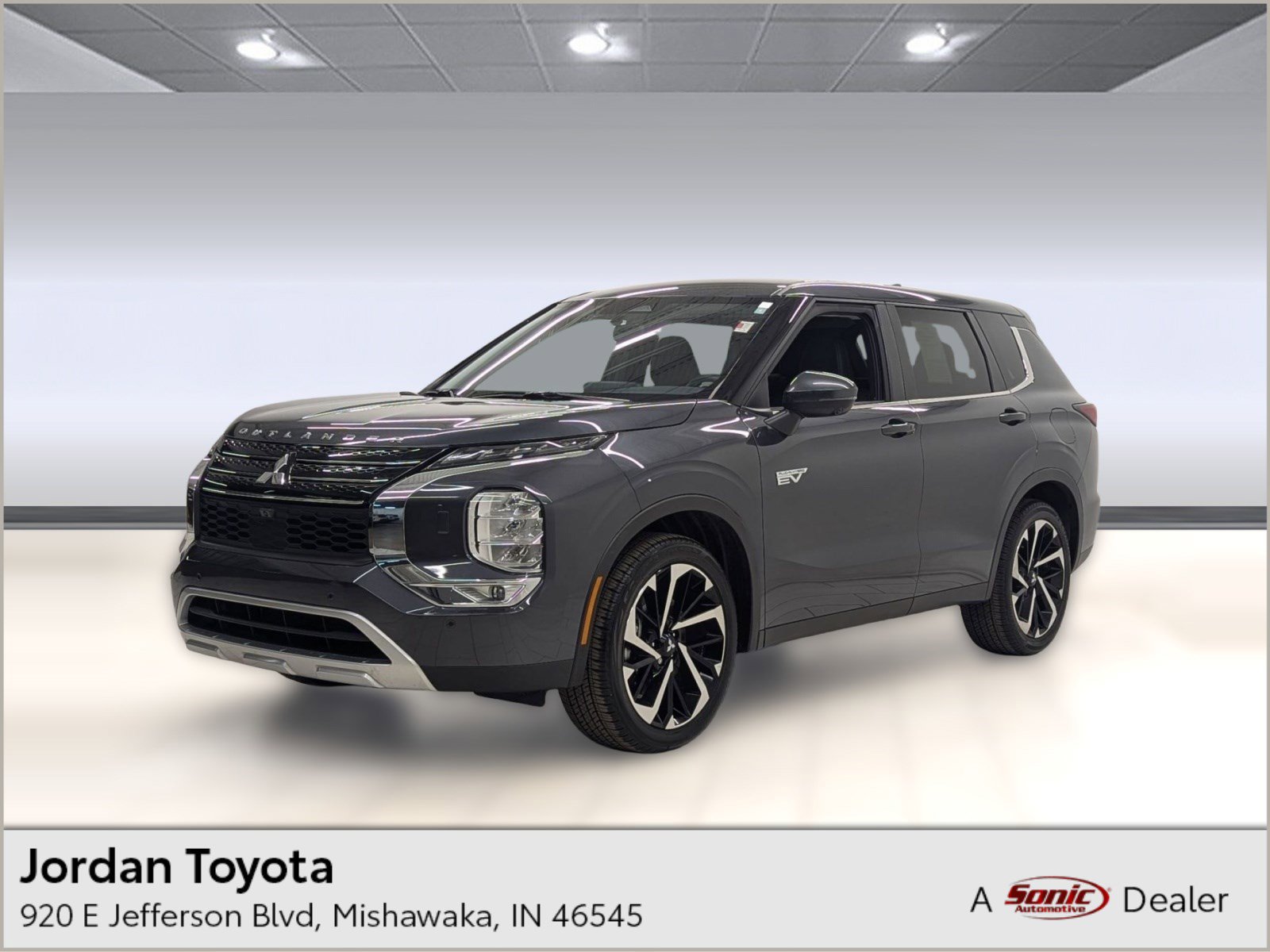 Used 2025 Mitsubishi Outlander SE