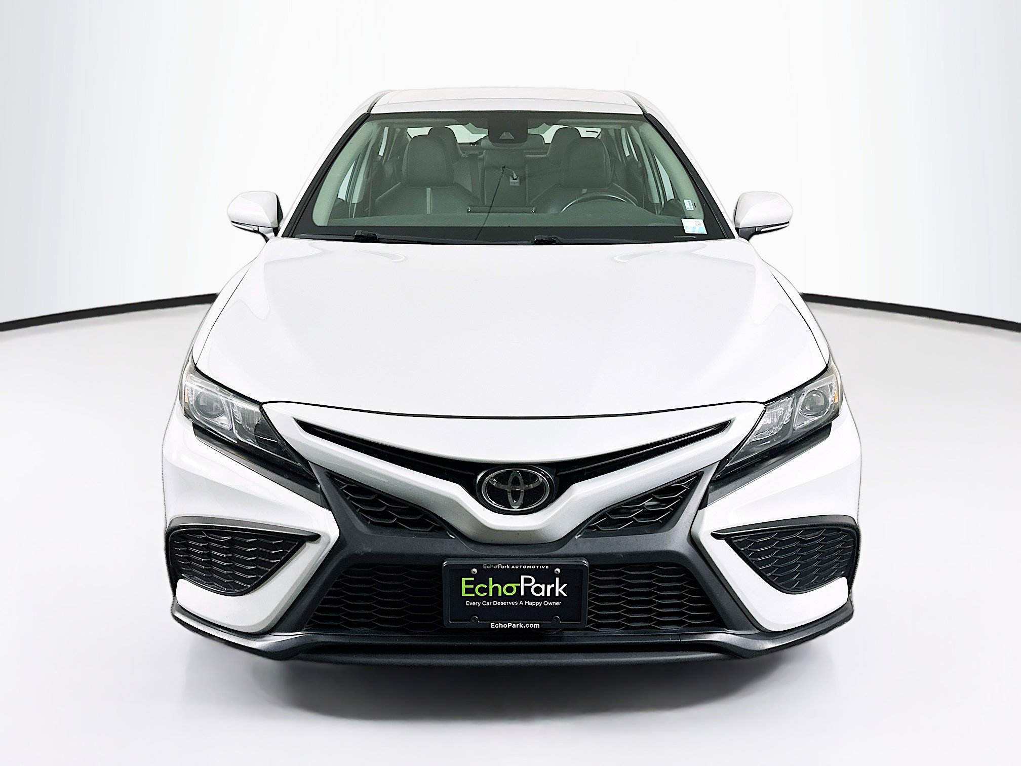 Used 2024 Toyota Camry SE FWD image 2