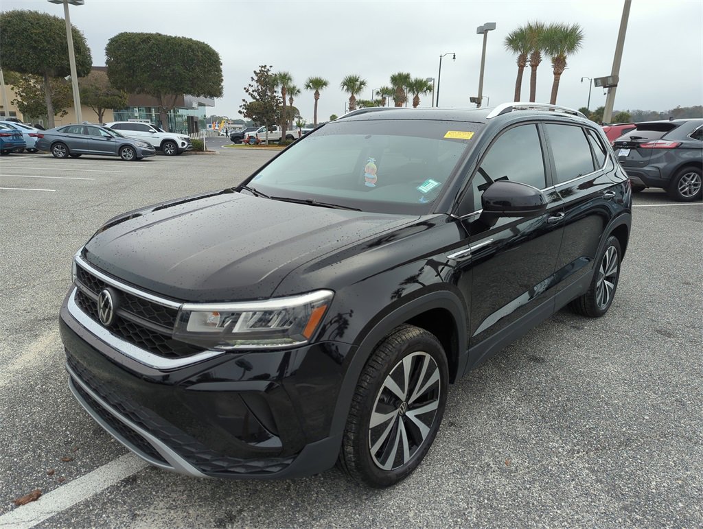 Used 2022 Volkswagen Taos SE w/ Panoramic Sunroof Package image 14