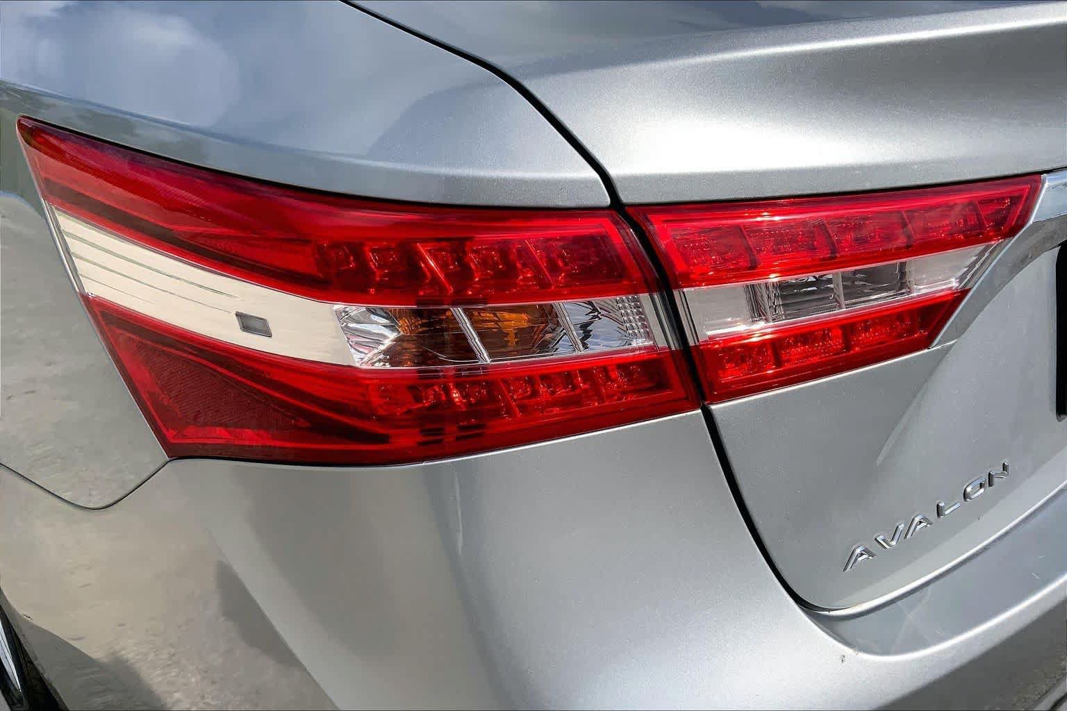 Used 2015 Toyota Avalon XLE FWD image 28