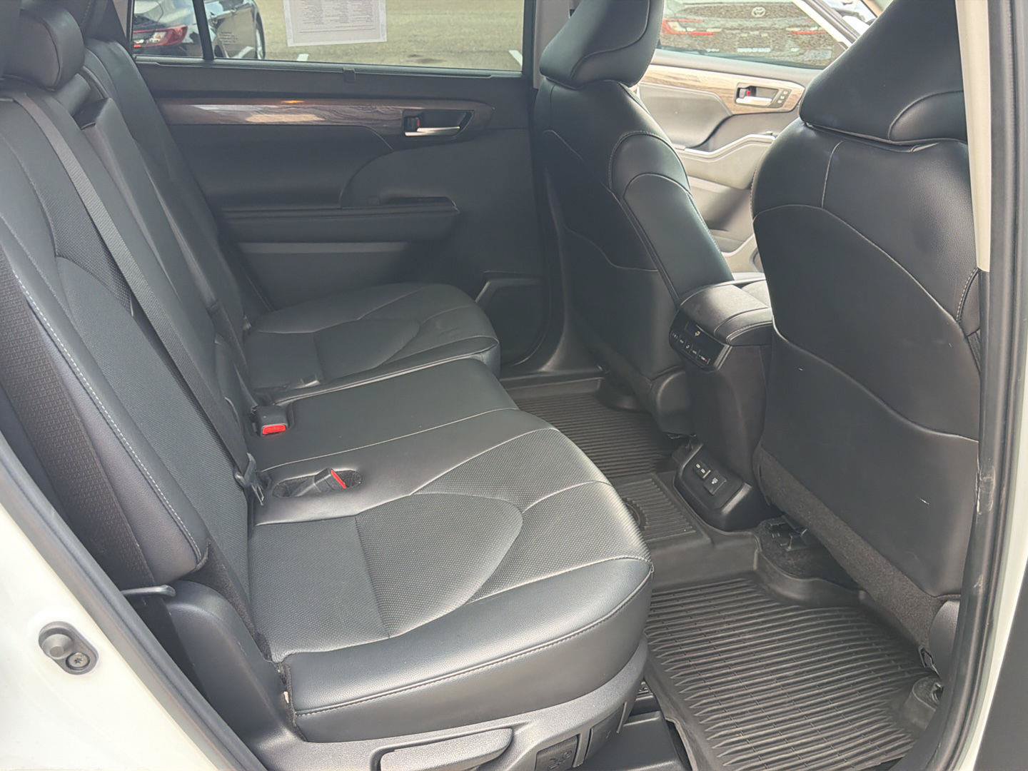 Used 2024 Toyota Highlander Limited AWD/4WD image 15