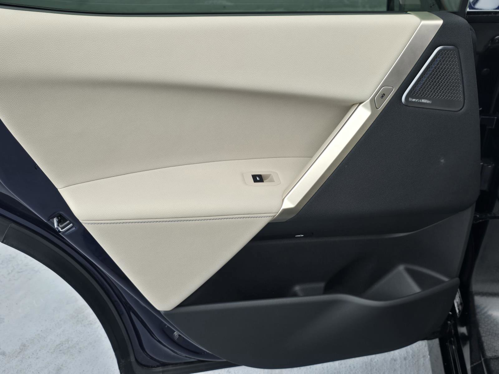 New 2026 BMW iX xDrive60 w/ Premium Package image 9