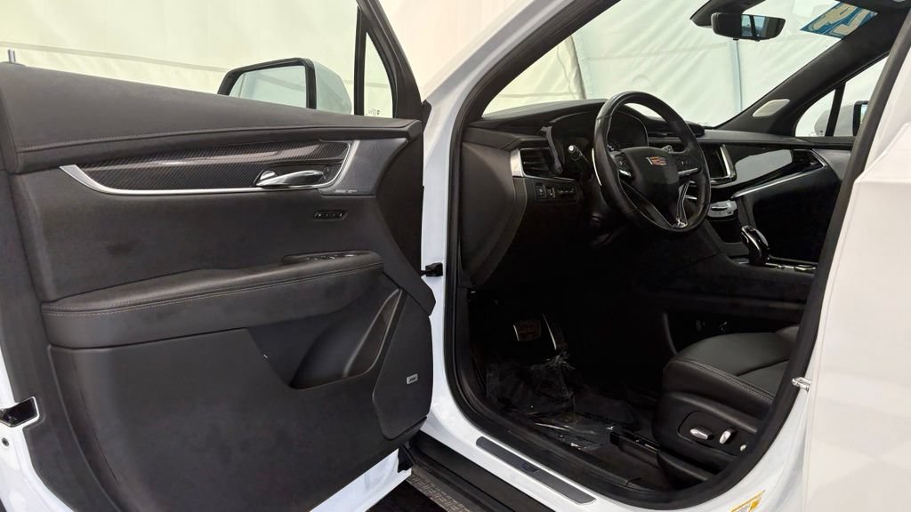 Used 2024 Cadillac XT6 Sport w/ Technology Package AWD/4WD image 43