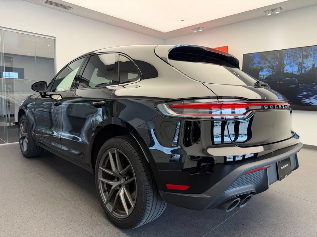 Used 2024 Porsche Macan Turbo AWD/4WD image 3