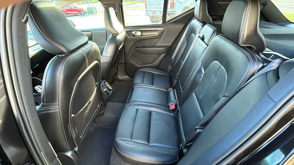 Certified 2026 Volvo XC40 B5 Plus AWD/4WD image 9