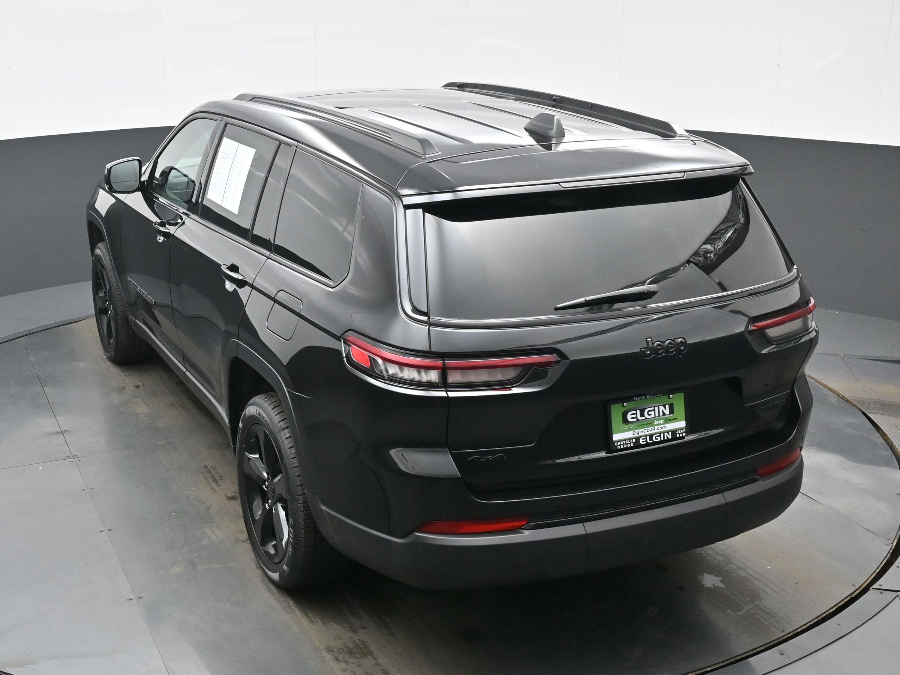 Used 2025 Jeep Grand Cherokee L Limited w/ Black Appearance Package image 35