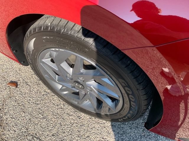 Certified 2024 Hyundai Elantra SEL FWD image 9