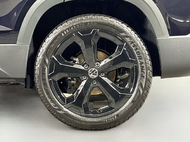 New 2026 Volkswagen Taos SEL AWD/4WD image 32