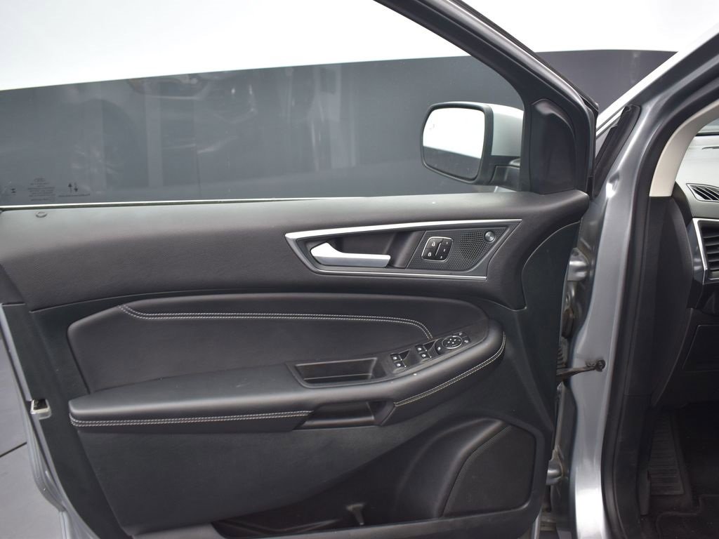 Used 2024 Ford Edge Titanium image 5