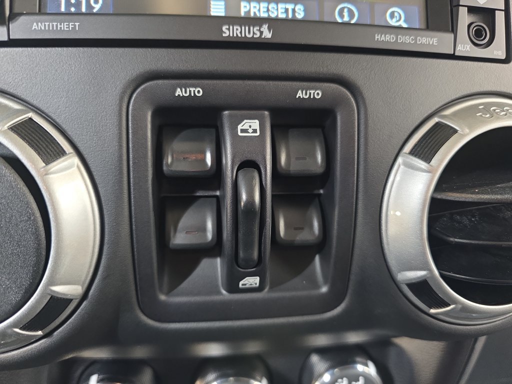 Used 2016 Jeep Wrangler Unlimited Rubicon AWD/4WD image 28