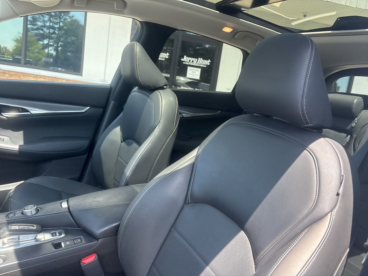 Used 2023 INFINITI QX50 Luxe FWD image 3