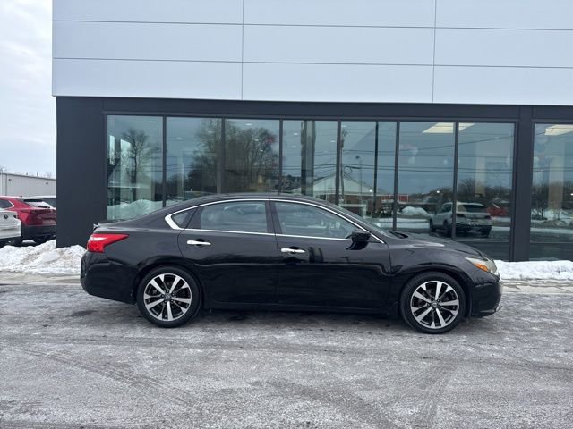 Used 2016 Nissan Altima 3.5 SR image 2