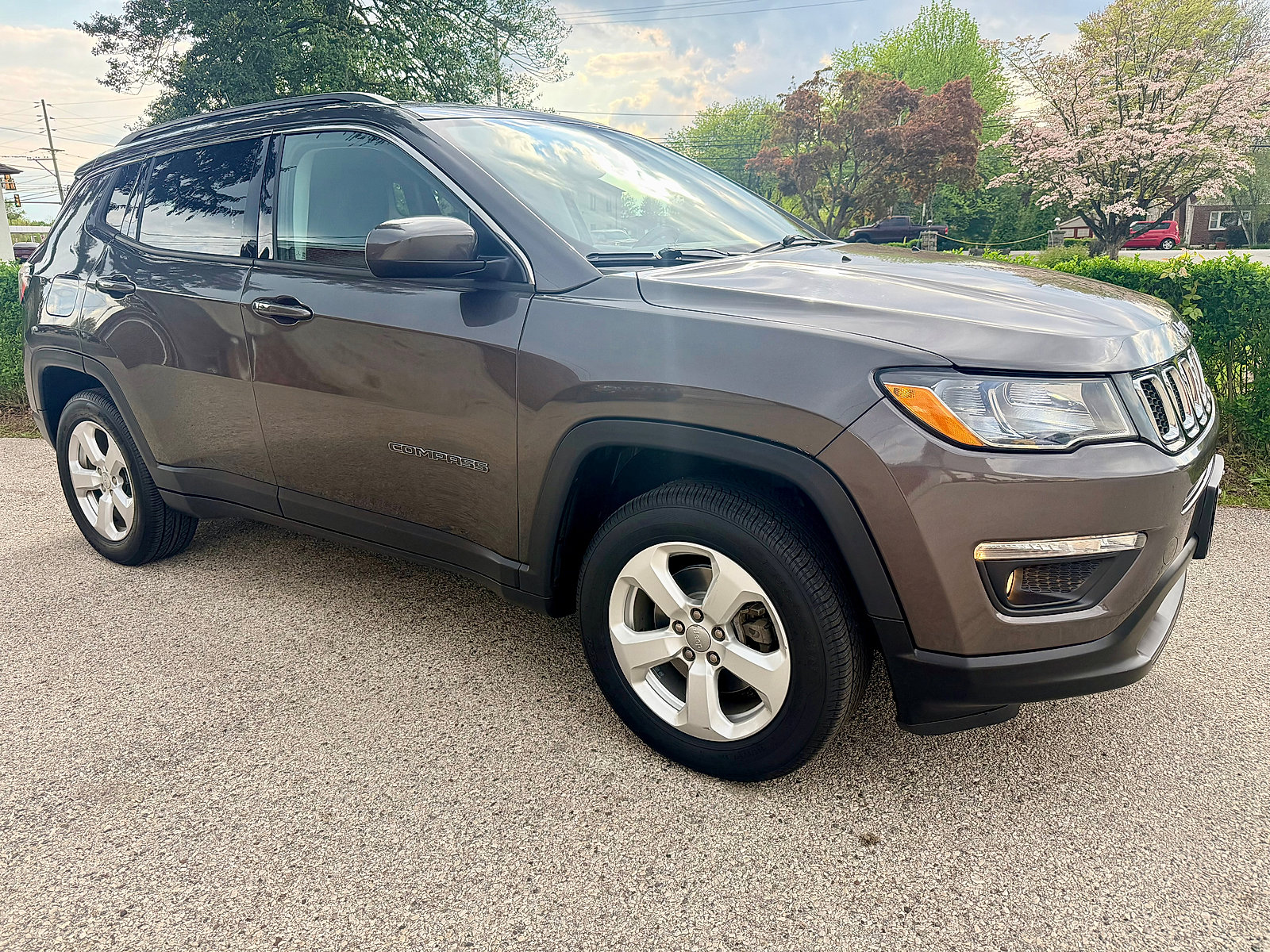 Used 2019 Jeep Compass Latitude w/ Cold Weather Group AWD/4WD image 2