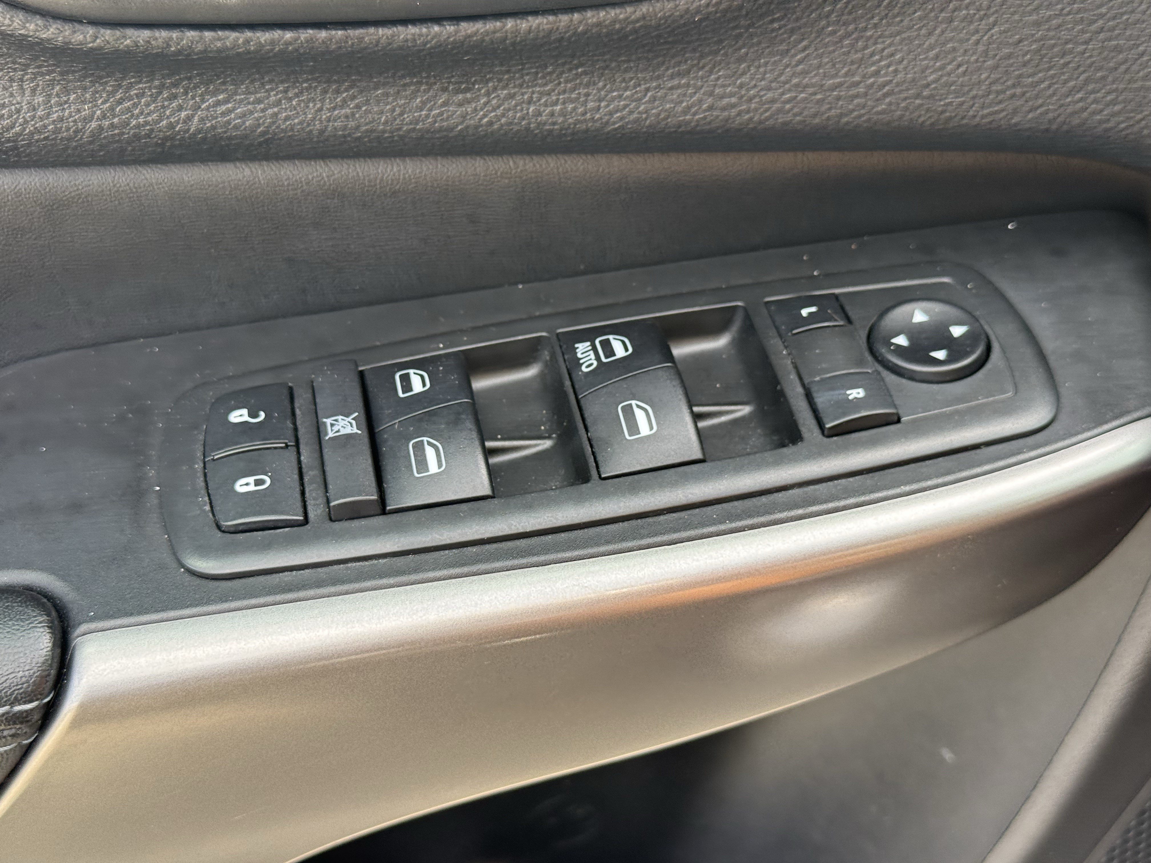 Used 2019 Jeep Cherokee Latitude w/ Popular Appearance Group FWD image 15